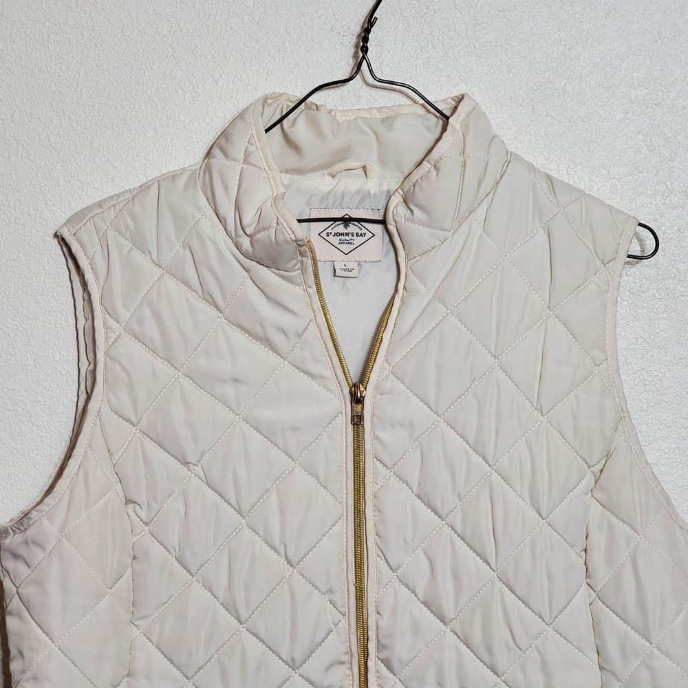 St. Johns Bay Womens Large Quilted Puffer Vest off white 2 Pockets Gold Zip - Picture 5 of 7